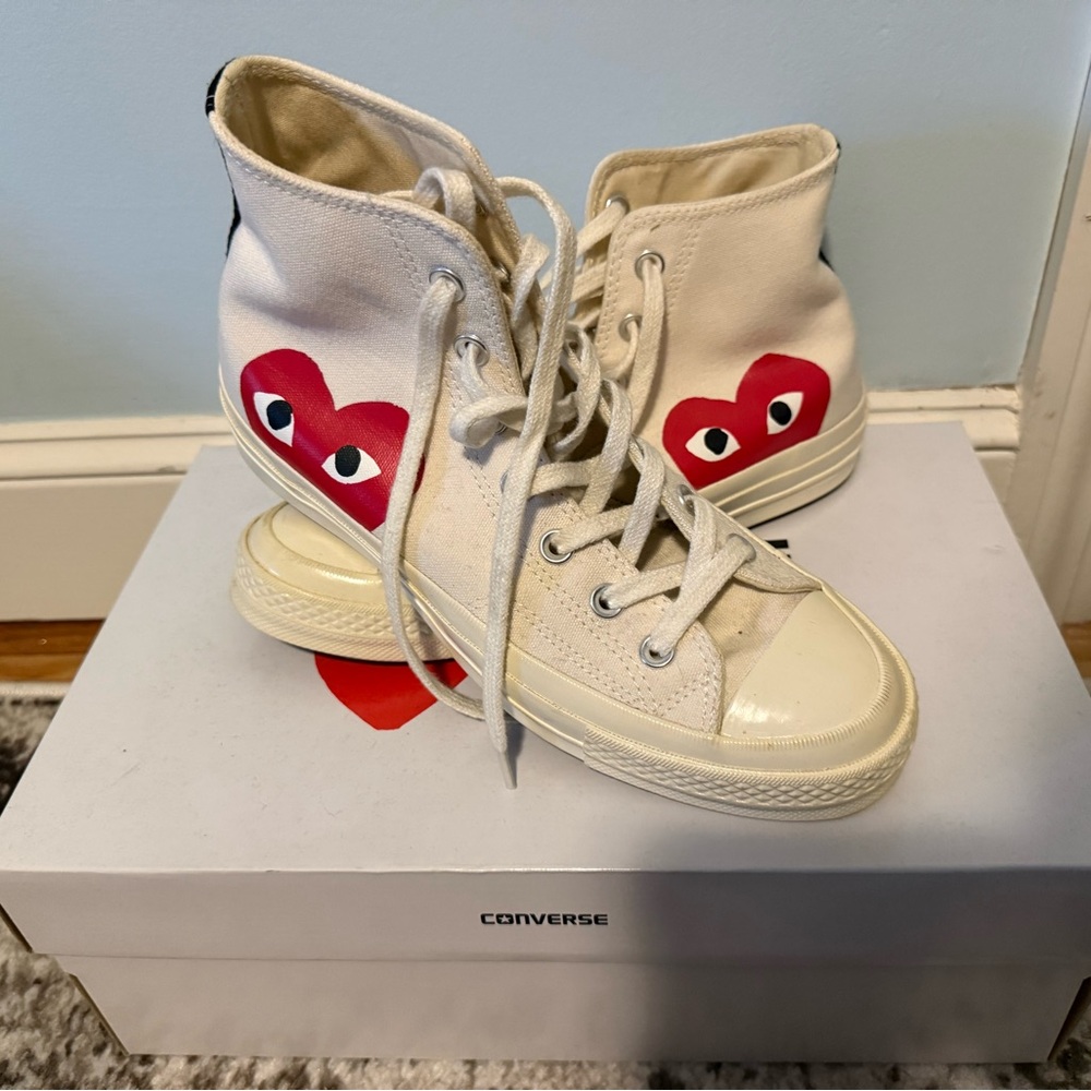 Comme des Garcons PLAY converse White High-Top Sneakers with Red Heart Logo